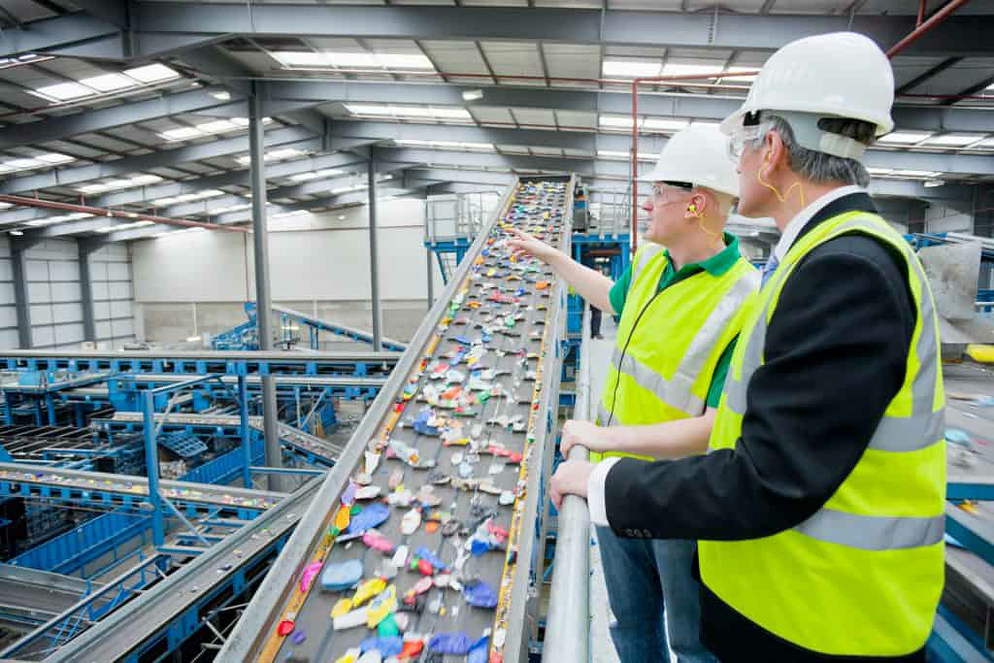 Donanım Entegrasyonu ve Tedarik Zinciri — depoda tablet ile stok yönetimi